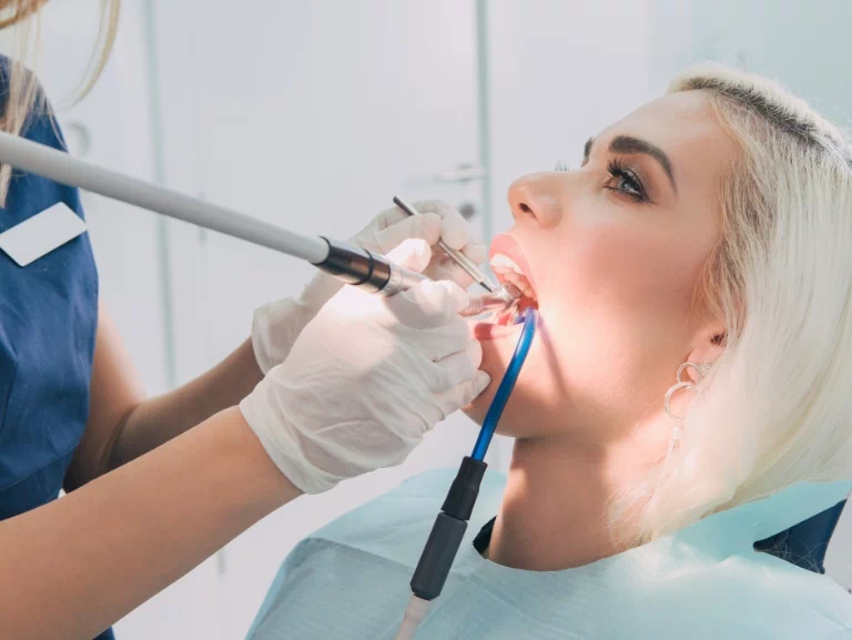 dentysta z klientką